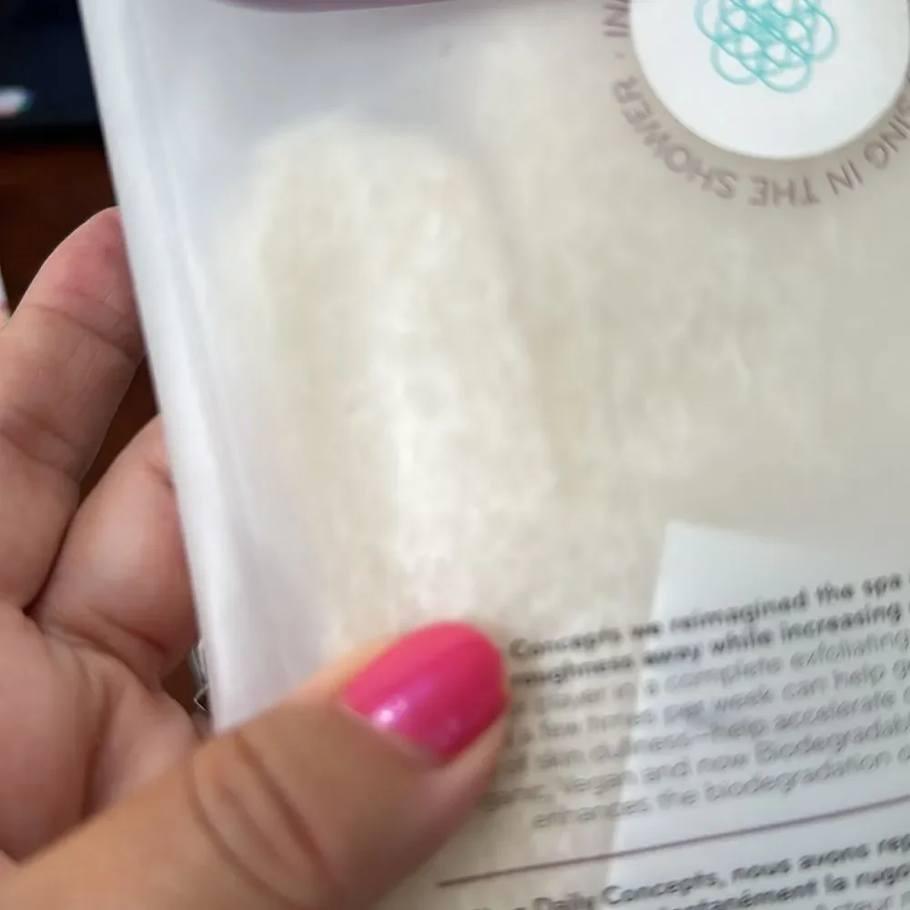 NEW Daily Concepts Exfoliating Spa Gloves